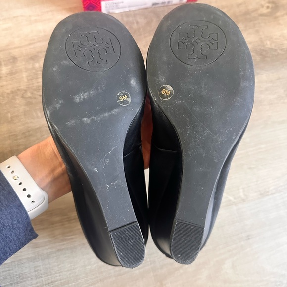 EUC Tory Burch Caroline 65MM Black Leather Wedge - Picture 5 of 9